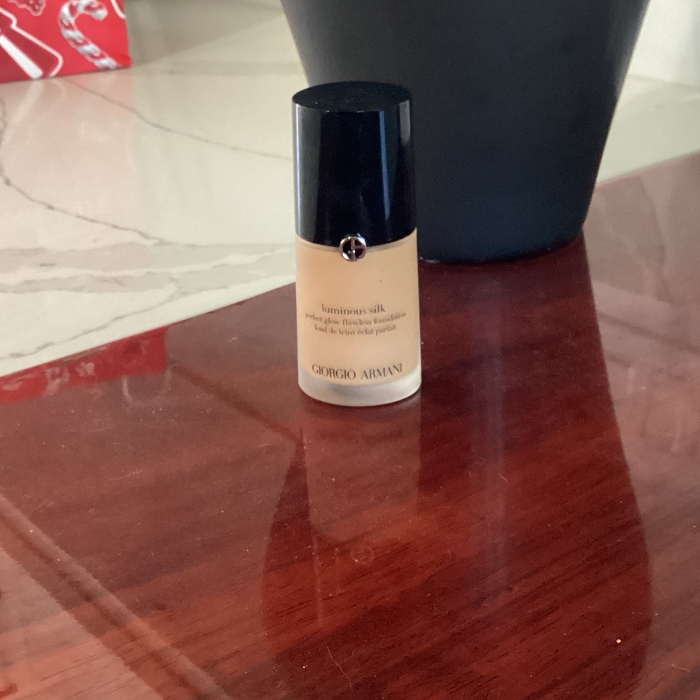 Giorgio Armani Luminous Silk Foundation - Color #7